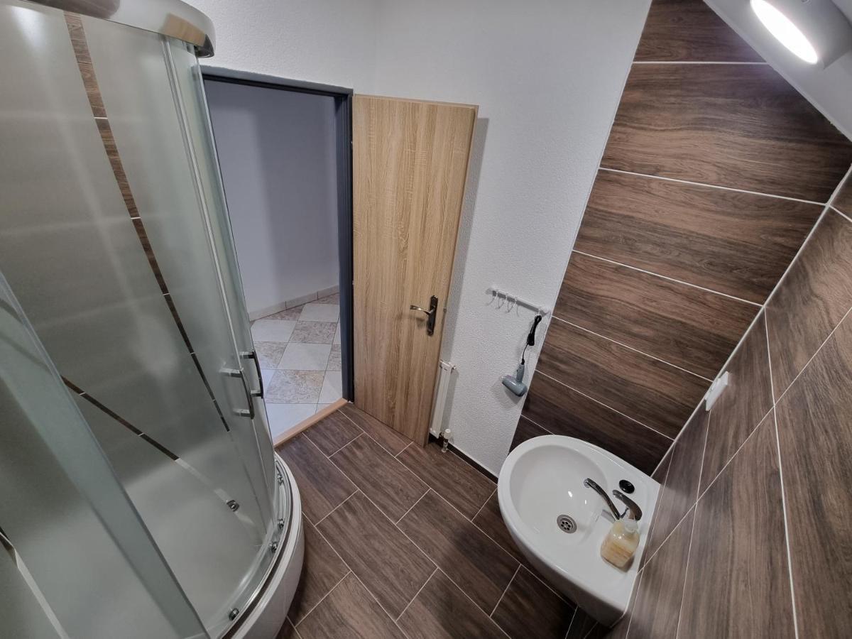 Apartman Emily Brezno Bagian luar foto