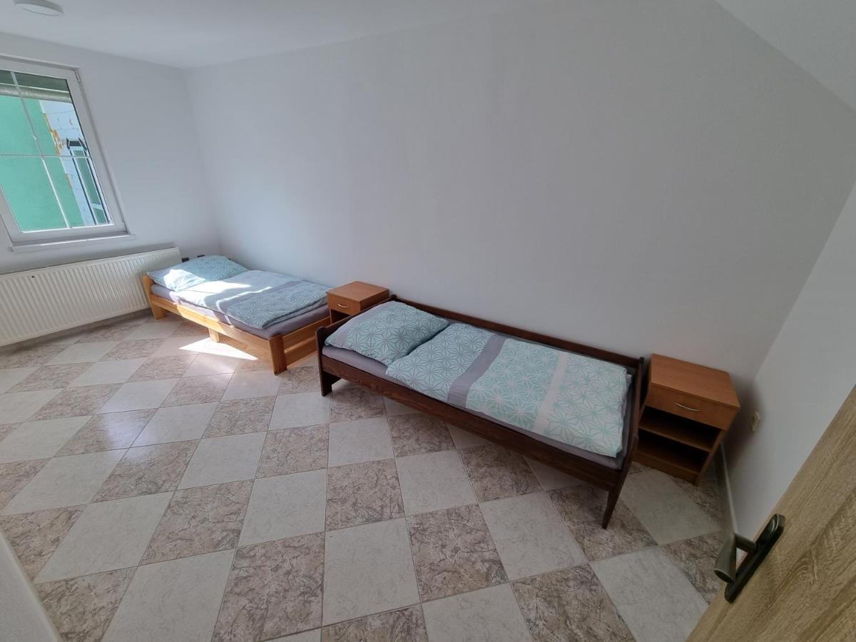 Apartman Emily Brezno Bagian luar foto