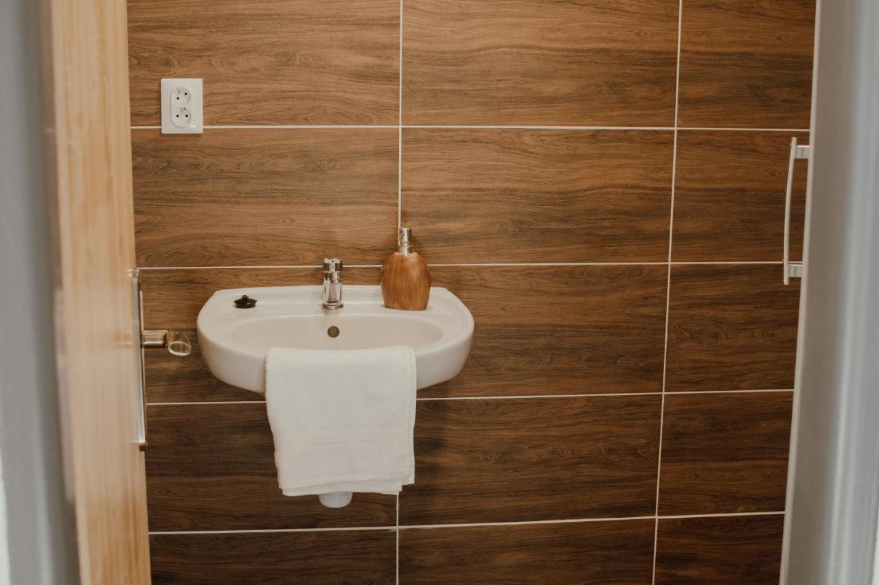 Apartman Emily Brezno Bagian luar foto