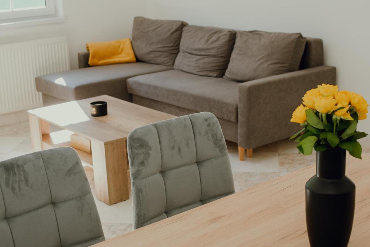 Apartman Emily Brezno Bagian luar foto
