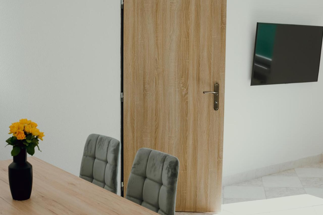 Apartman Emily Brezno Bagian luar foto