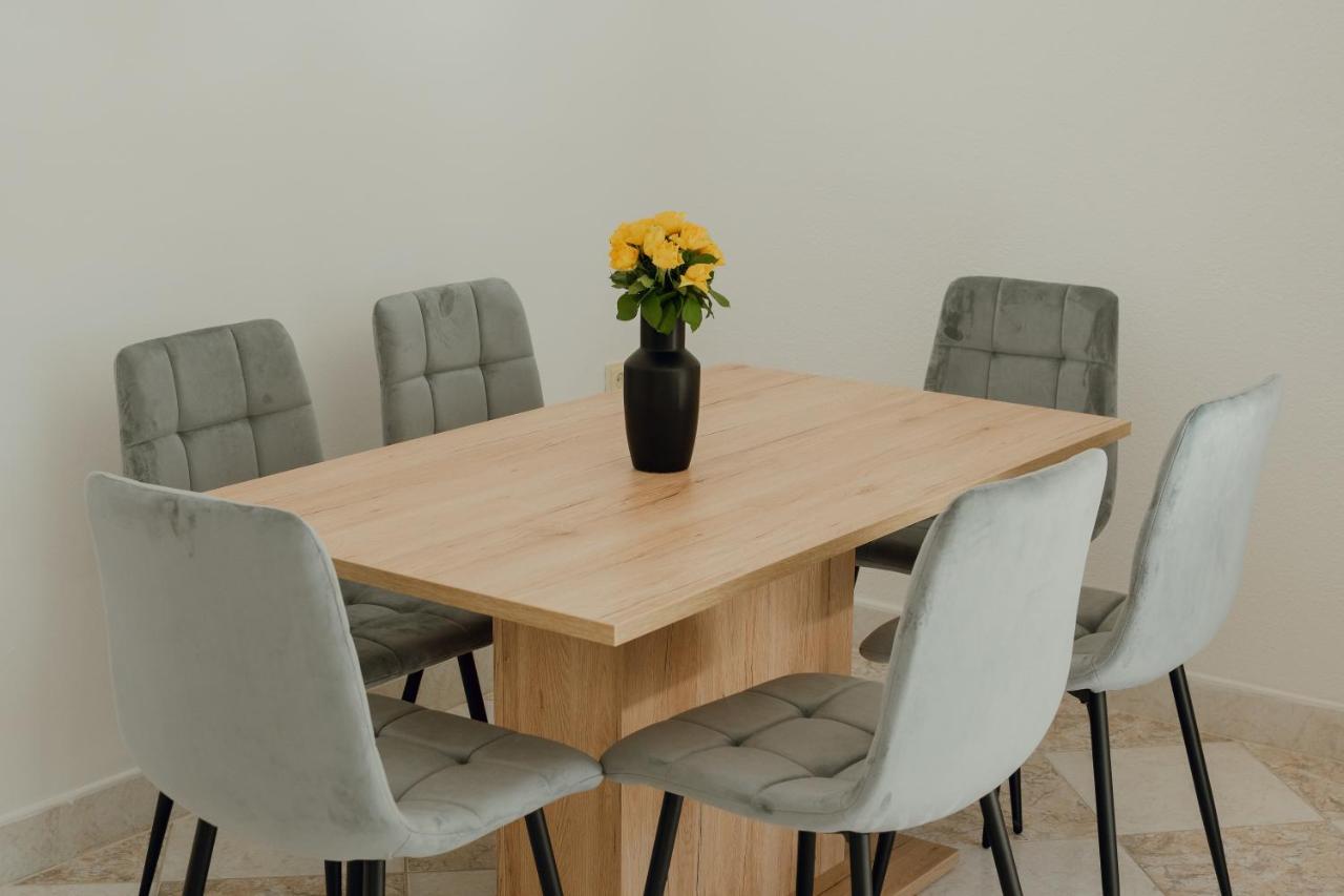 Apartman Emily Brezno Bagian luar foto